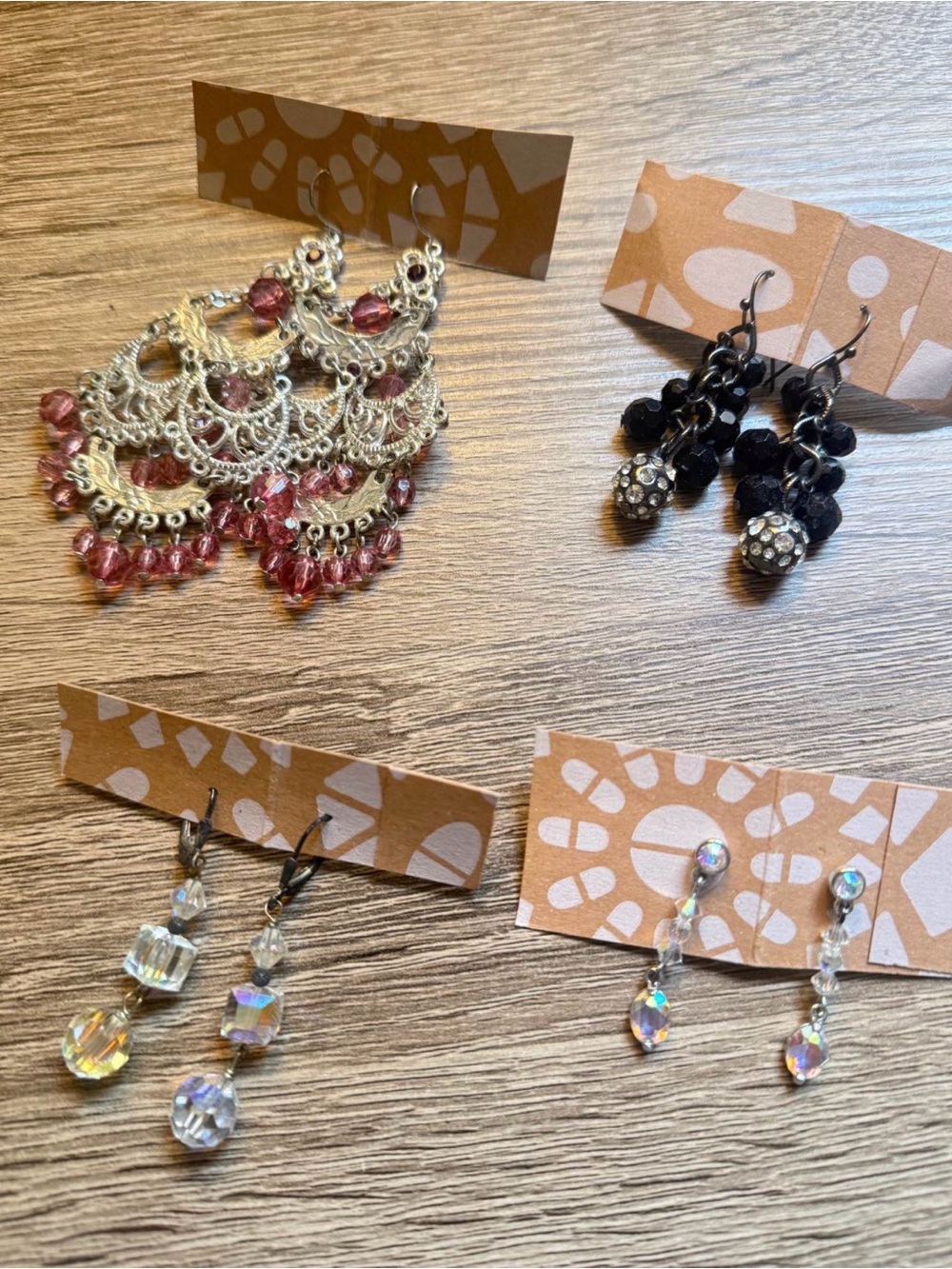 Costume Jewelry - Lots of 4 pairs earrings
